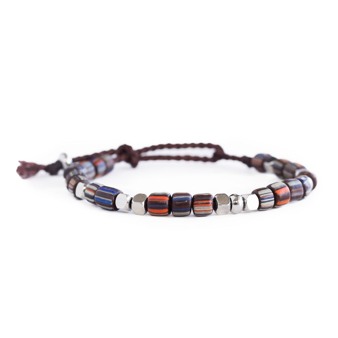 Enfrentando el mundo de la mano - Pulsera - Café